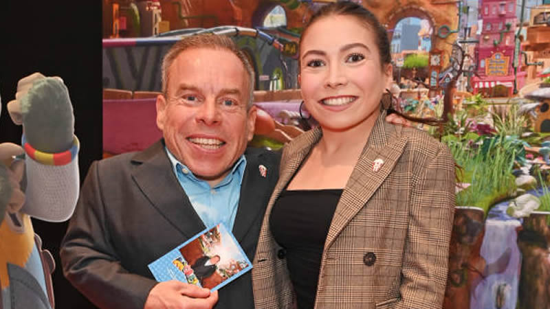 Warwick Davis and daughter