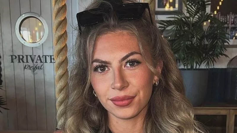 23-Year-Old Woman Shares Breathtaking Photos from Her Dream Holiday in Greece