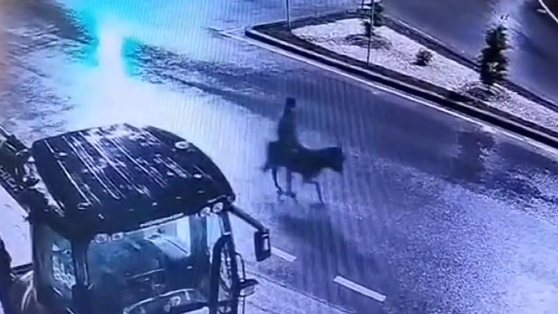 suspect flees a jewellery shop in Turkey